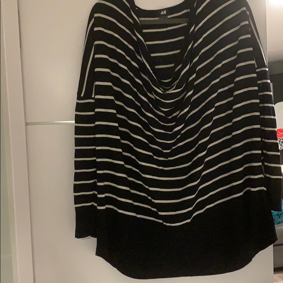 H&M black and white striped sweater - Picture 1 of 4